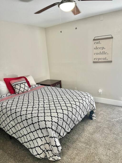 Lovely 2-Bedroom Condo Next To At&T Stadium อาร์ลิงตัน ภายนอก รูปภาพ